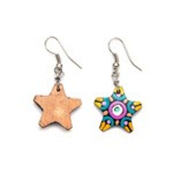 Boucles d'oreilles en forme de coquille de noix de coco avec des cercles blancs et violets vibrants 2