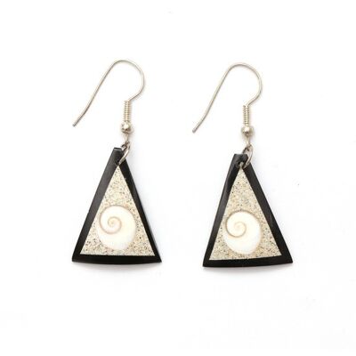 Boucles d'oreilles pendantes en résine triangle noire avec coquille d'oeil de shiva