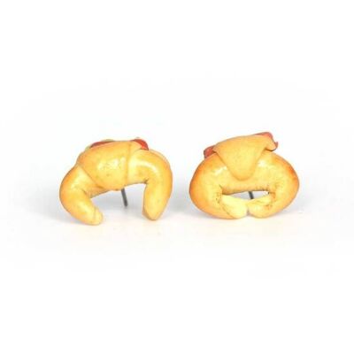 Aretes de arcilla polimérica con croissant de perrito caliente