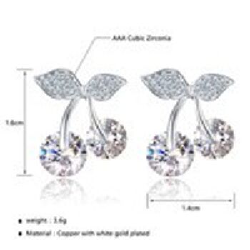 Boucles d'Oreilles Cerises CZ Diamant Simulé Plaqué Or Blanc avec Feuille de Cristal Pave 2