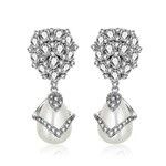 Elegante perla a goccia simulata placcata oro bianco con orecchini pendenti con zirconi
