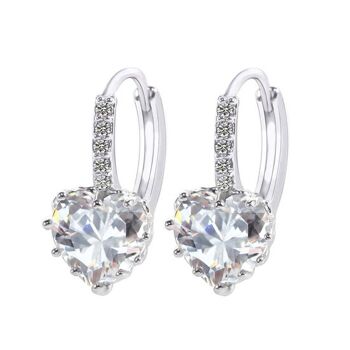Boucles d'oreilles créoles plaquées or blanc avec cœur en cristal de zircon cubique et diamant simulé