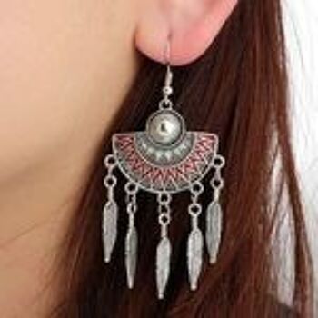 Boucles d'oreilles en forme d'éventail tribal rouge avec plumes argentées style vintage 3