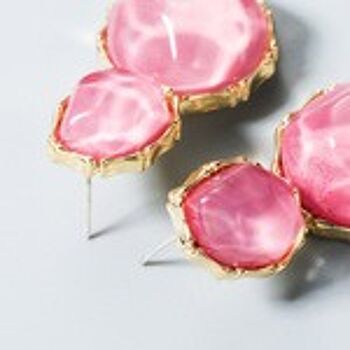 Boucles d'oreilles pendantes dorées à dôme effet gélatineux rose 4