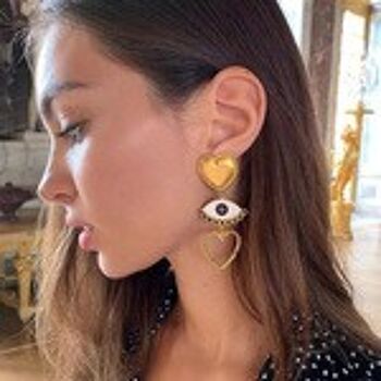 Boucles d'oreilles pendantes en émail mauvais œil avec cœur doré 3