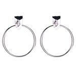 Silberfarbener Creolen mit strukturierten Ohrsteckern