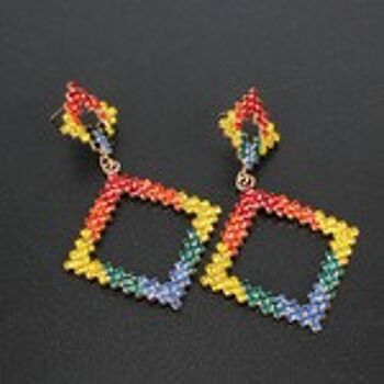 Boucles d'oreilles pendantes en forme de diamant avec pavé de cristaux colorés 7