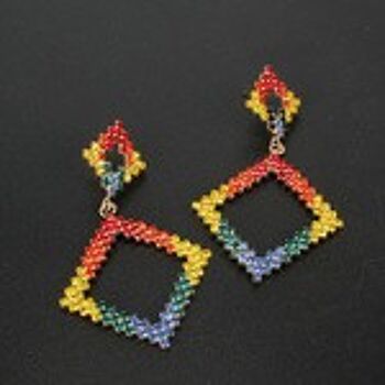 Boucles d'oreilles pendantes en forme de diamant avec pavé de cristaux colorés 8