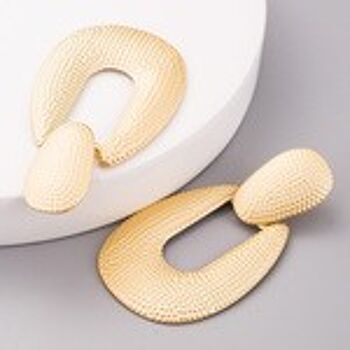 Boucles d'oreilles pendantes heurtoir de porte ovales texturées à pois 3