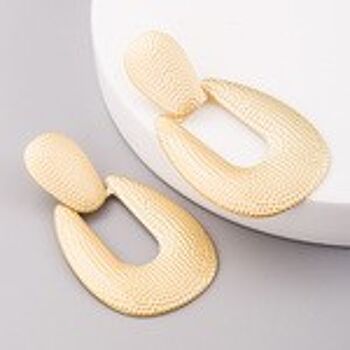 Boucles d'oreilles pendantes heurtoir de porte ovales texturées à pois 4