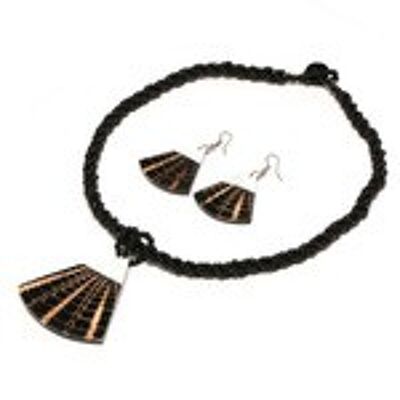 Set collana e orecchini fatti a mano, collana di perline nere con conchiglia intarsiata bianca e ciondolo e orecchini a forma di ventaglio con motivo a conchiglia naturale