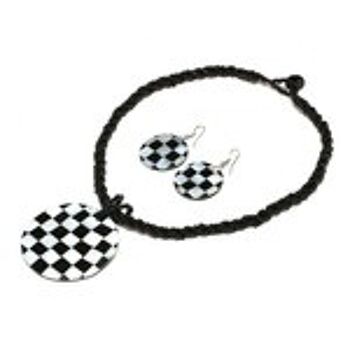 Collier et boucles d'oreilles faits à la main, collier de perles noires avec pendentif et boucles d'oreilles en forme de damier incrusté de coquillages noirs et blancs 1