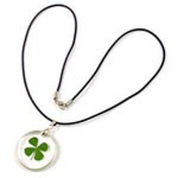 Collier pendentif rond en résine transparente avec trèfle à quatre feuilles vert incrusté 2