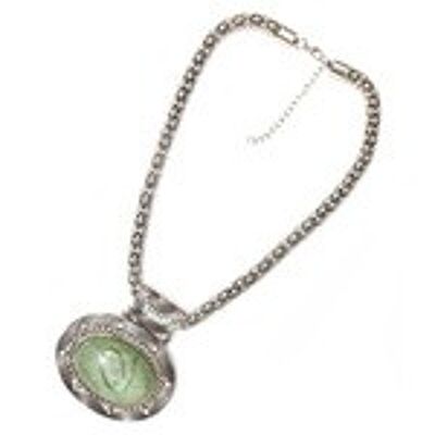 Pendentif en résine ovale vert clair avec collier chaîne en fer, fermoir mousqueton