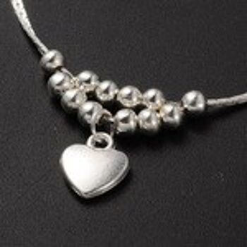 Ravissant bracelet de cheville à deux rangs avec perles argentées et breloque cœur 3