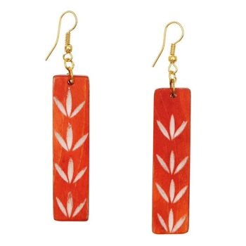 Boucles d'Oreilles Pendantes en Bois Rectangle Long Orange avec Gravure Végétale (7.5cm de long)