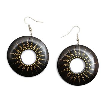 Boucles d'oreilles pendantes en bois bio à disque ouvert peintes à la main de couleur noir et or (108444)