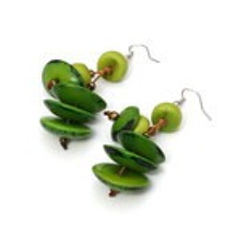 Boucles d'oreilles pendantes tranche et disque de tagua vert faites à la main 2