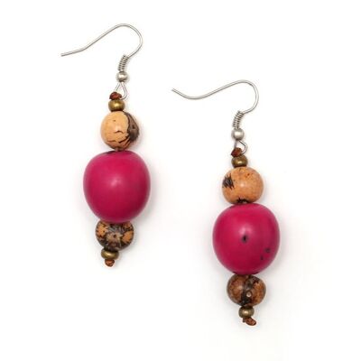 Noix de tagua fuchsia faites à la main avec des boucles d'oreilles pendantes de graines d'açai de couleur marron naturel