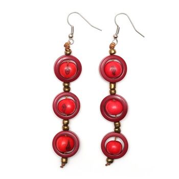 Boucles d'oreilles pendantes en cascade de tagua rouge et de baies d'açaï