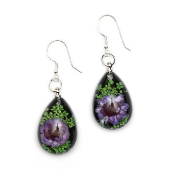 Boucles d'oreilles pendantes fleur pressée violette en résine noire
