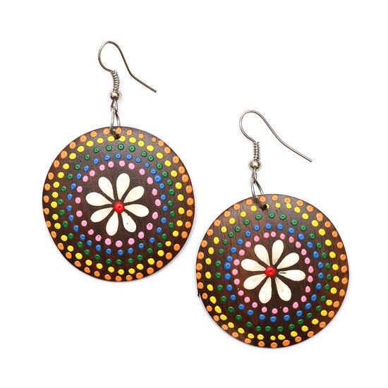 Holzscheiben mit Blumen- und Punktmuster