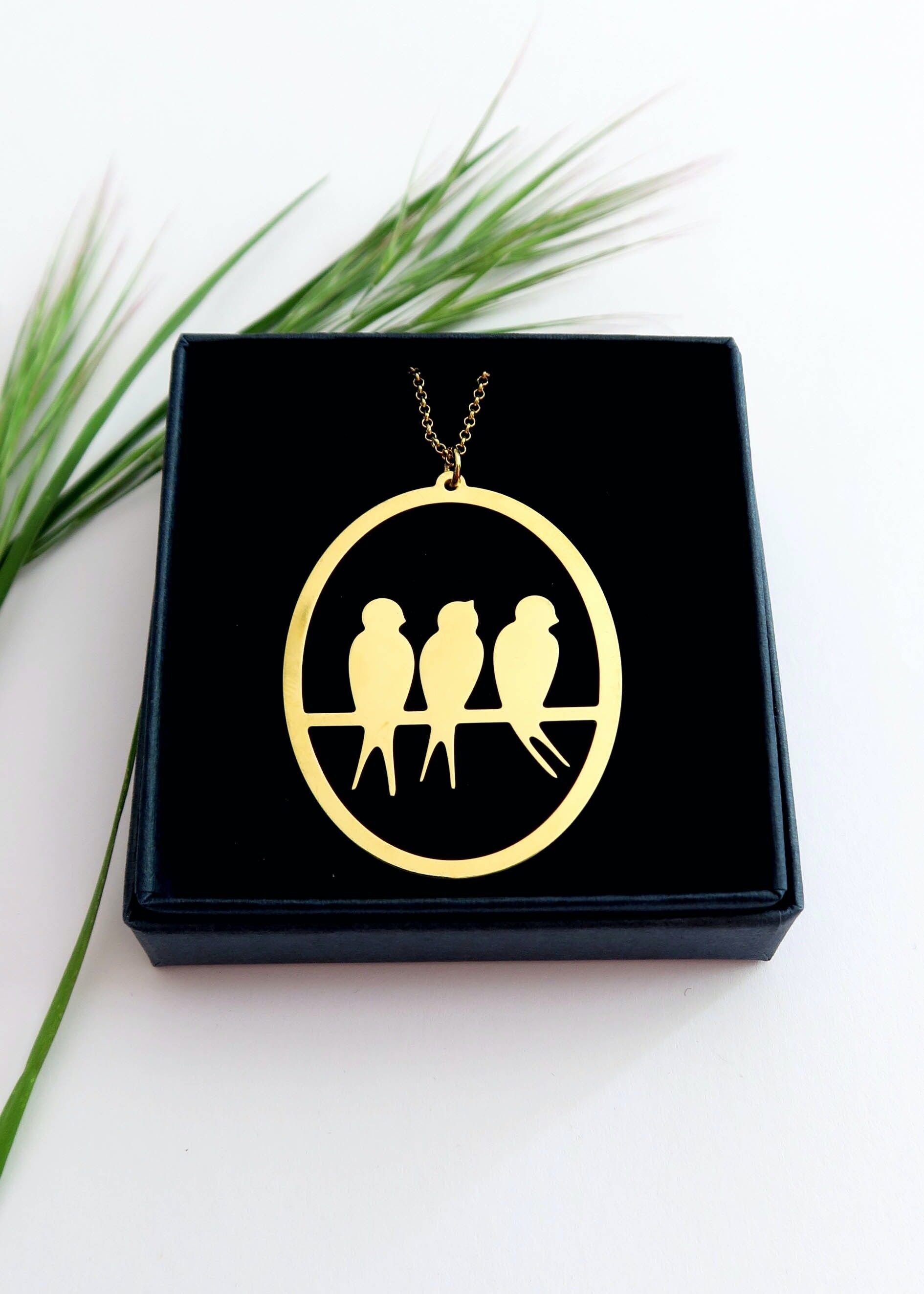 Collana lunga, uccellini in rondine in oro o argento