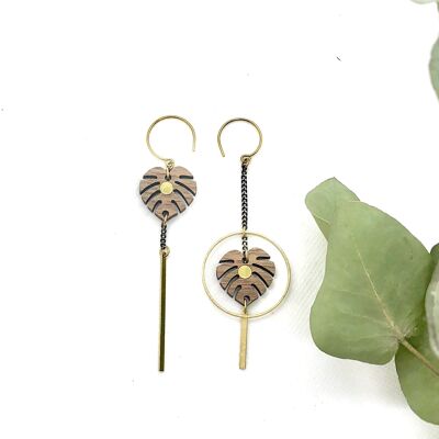 Monstera asymmetrical earrings - Wood & Gold
