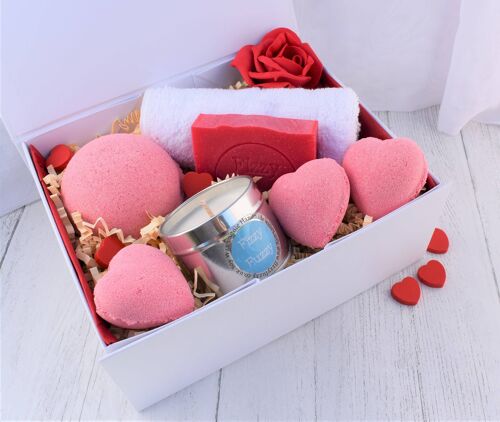 Luxury Love Heart Very Berry Gift Set. Bath Bombs, Soap