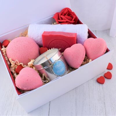 Set regalo di lusso Love Heart Very Berry. Bombe da bagno, sapone