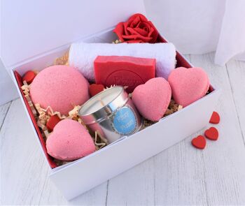 Coffret cadeau de luxe Love Heart Very Berry. Bombes de bain, Savon 1