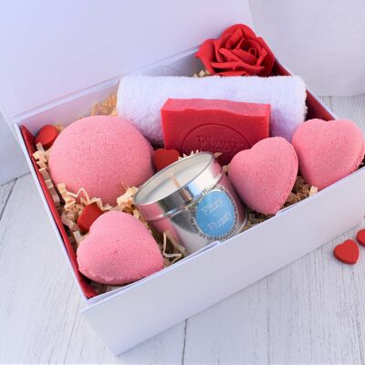 Luxuriöses Love Heart Very Berry Geschenkset. Badebomben, Seife