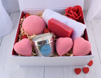 Coffret cadeau de luxe Love Heart Very Berry. Bombes de bain, Savon 2