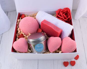 Coffret cadeau de luxe Love Heart Very Berry. Bombes de bain, Savon 3