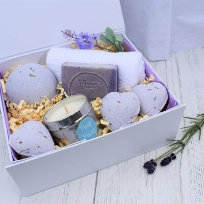 Schönes Lavendel-Geschenkset, Badebomben, handgemachte Seife, Kerze