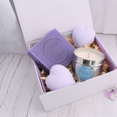 Set de regalo violeta de Parma con velas de jabón hechas a mano con bombas de baño