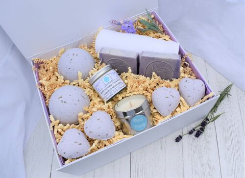 Lovely Lavender Deluxe Gift Set Bath Bombs Soaps Candle