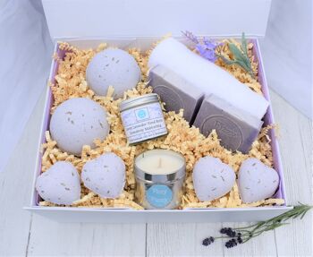 Lovely Lavender Deluxe Gift Set Bombes de bain Savons Bougie 2