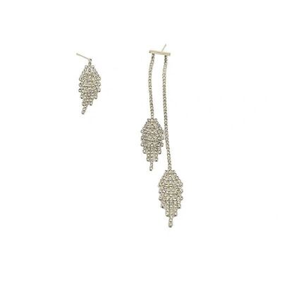 boucles d'oreilles-en-forme-de-plume-assymétriques-brillantes-en-strass