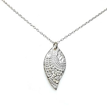 Collier pendentif bohème en argent 1