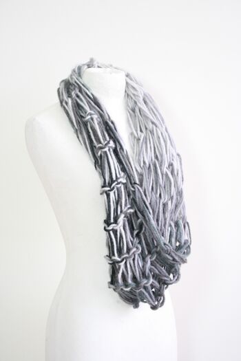 Foulard infini noir - gris - laine 2