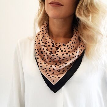 Foulard carré à imprimé guépard 3