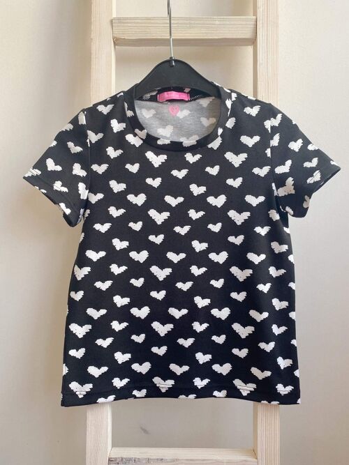 Black heart t-shirt