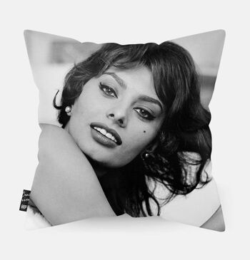 Coussin HIP ORGNL® Portrait Sophia Loren jouant avec ses cheveux - 45 x 45 cm 2