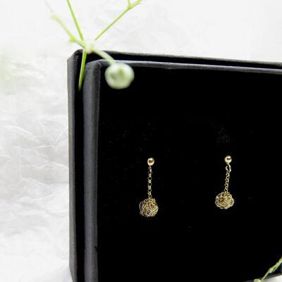 Small gold crochet earrings
