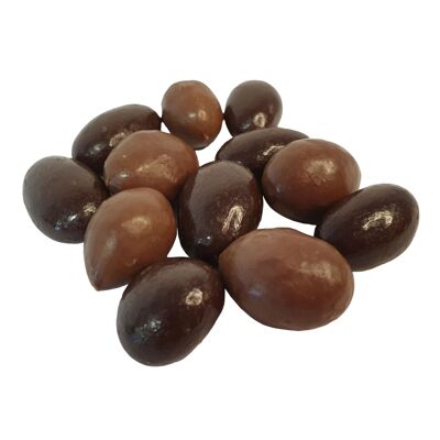 Almonds coated with 3 chocolates