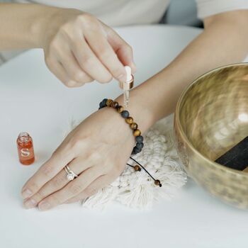 Bracelet de guérison en cristal avec huile essentielle de paix intérieure (oeil de tigre et pierre de lave) 4