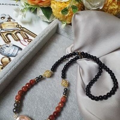 Bracelet et Colliers 2 en 1 Onyx noir, Hématite, Perle acrylique et pierres de sable dorées.