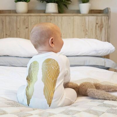 Pijama de bebé con alas de ángel