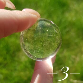 Cristal de sphère de quartz clair - Un 4